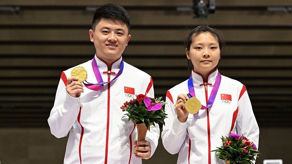 China's Jiang Ranxin (R) and Zhang Bowen celebrate after winning the 10m mixed team air pistol final in the 19th Asian Games in Hangzhou, Zhejiang Province, China, September 30, 2023. /CFP
