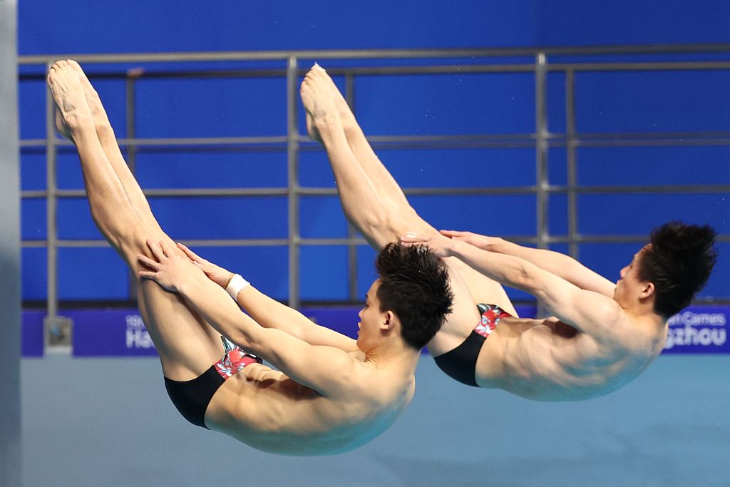 Yan Siyu and He Chao of China compete in the diving men's 3-meter synchronized springboard final at the 19th Asian Games in Hangzhou, east China's Zhejiang Province, September 30, 2023. /CFP