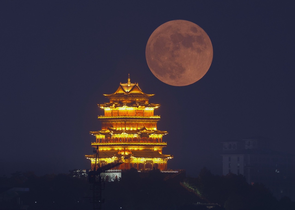 A photo taken on September 29, 2023, shows the full moon shining above the Dehualou tower in Jiujiang, Jiangxi Province. /IC