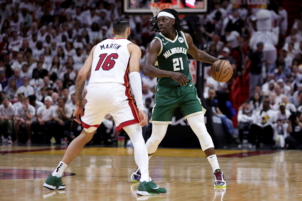 Jrue Holiday (#21) of the Milwaukee Bucks dribbles in Game 4 of the NBA Eastern Conference first-round playoffs against the Miami Heat at Kaseya Center in Miami, Florida, April 24, 2023. /CFP