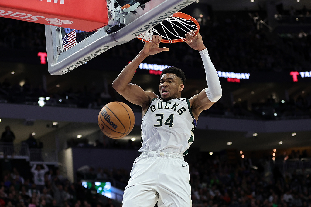 Giannis Antetokounmpo of the Milwaukee Bucks dunks in the game against the Philadelphia 76ers at Fiserv Forum in Milwaukee, Wisconsin, April 2, 2023. /CFP