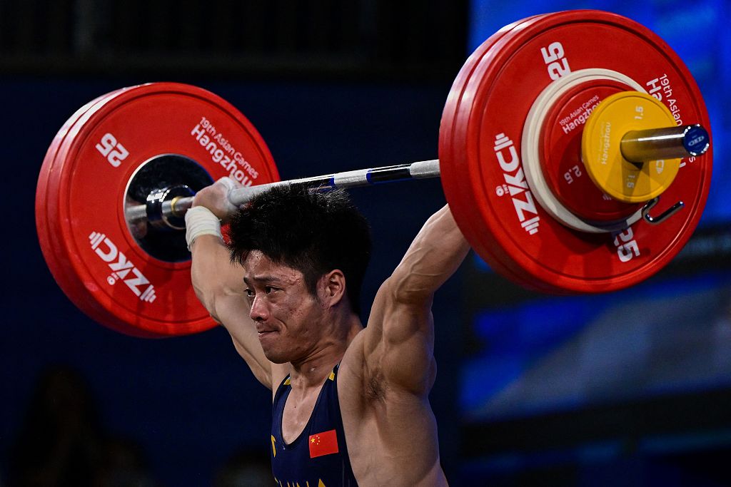 Li Fabin of China competes in the weightlifting men's 61-kilogram event at the 19th Asian Games in Hangzhou, east China's Zhejiang Province, October 1, 2023. /CFP