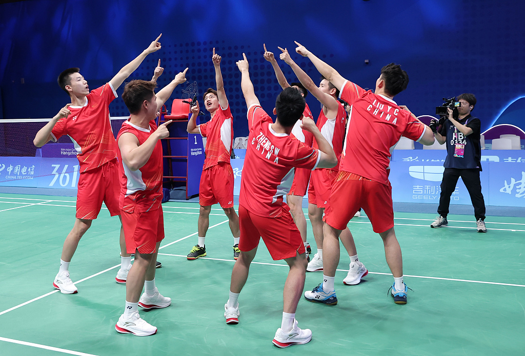 Players of China encourage each other ahead of the badminton men's team final against India at the 19th Asian Games in Hangzhou, east China's Zhejiang Province, October 1, 2023. /CFP