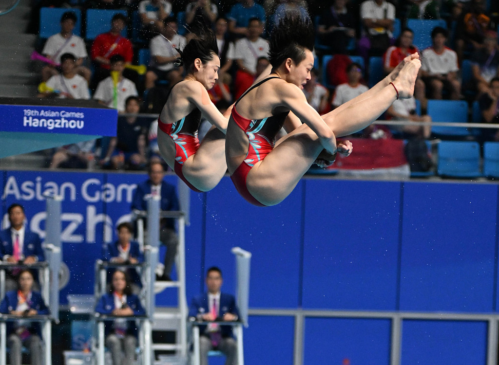 Chen Yiwen and Chang Yani of China compete in the diving women's 3-meter synchronized springboard final at the 19th Asian Games in Hangzhou, east China's Zhejiang Province, October 1, 2023. /CFP