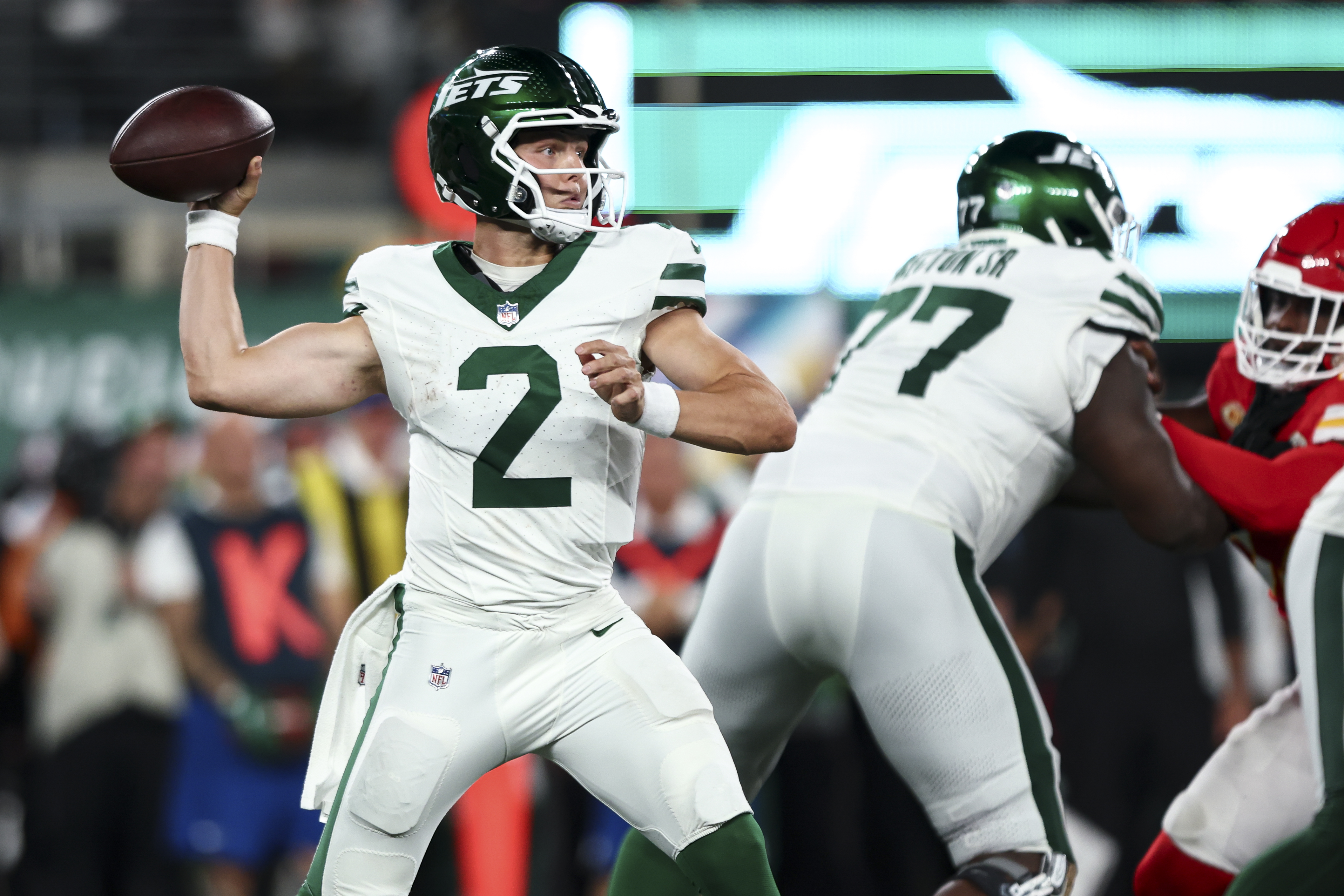 Quarterback Zach Wilson (#2) of the New York Jets passes in the game against the Kansas City Chiefs at MetLife Stadium in East Rutherford, New Jersey, October 1, 2023. /CFP