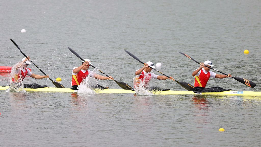Team China in action during men's kayak four 500m final in Hangzhou, east China's Zhejiang Province, October 3, 2023. /CFP