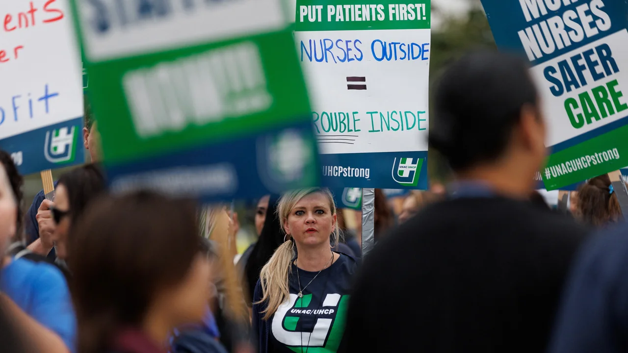 Registered nurses at Kaiser Permanente San Diego held a one-day informational picket outside one of the company's three medical centers in San Diego, California, U.S., September 19, 2023. /Reuters