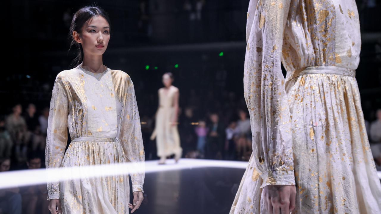YIWEI New Charming Chinese womens Dress Long Lebanon