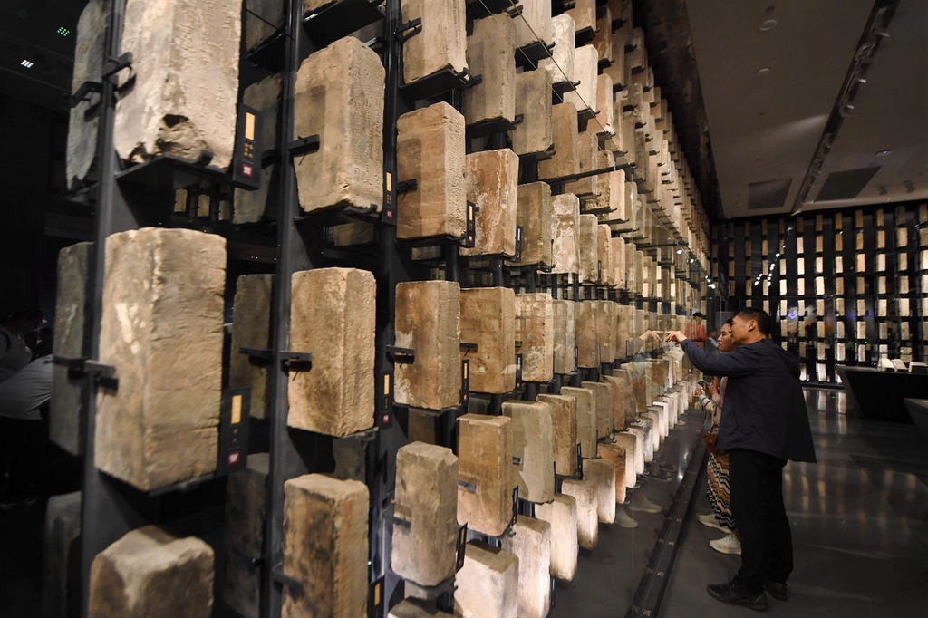 A photo shows a visitor looking at ancient bricks on display at the Nanjing City Wall Museum on October 2, 2023 in Nanjing, Jiangsu. /IC