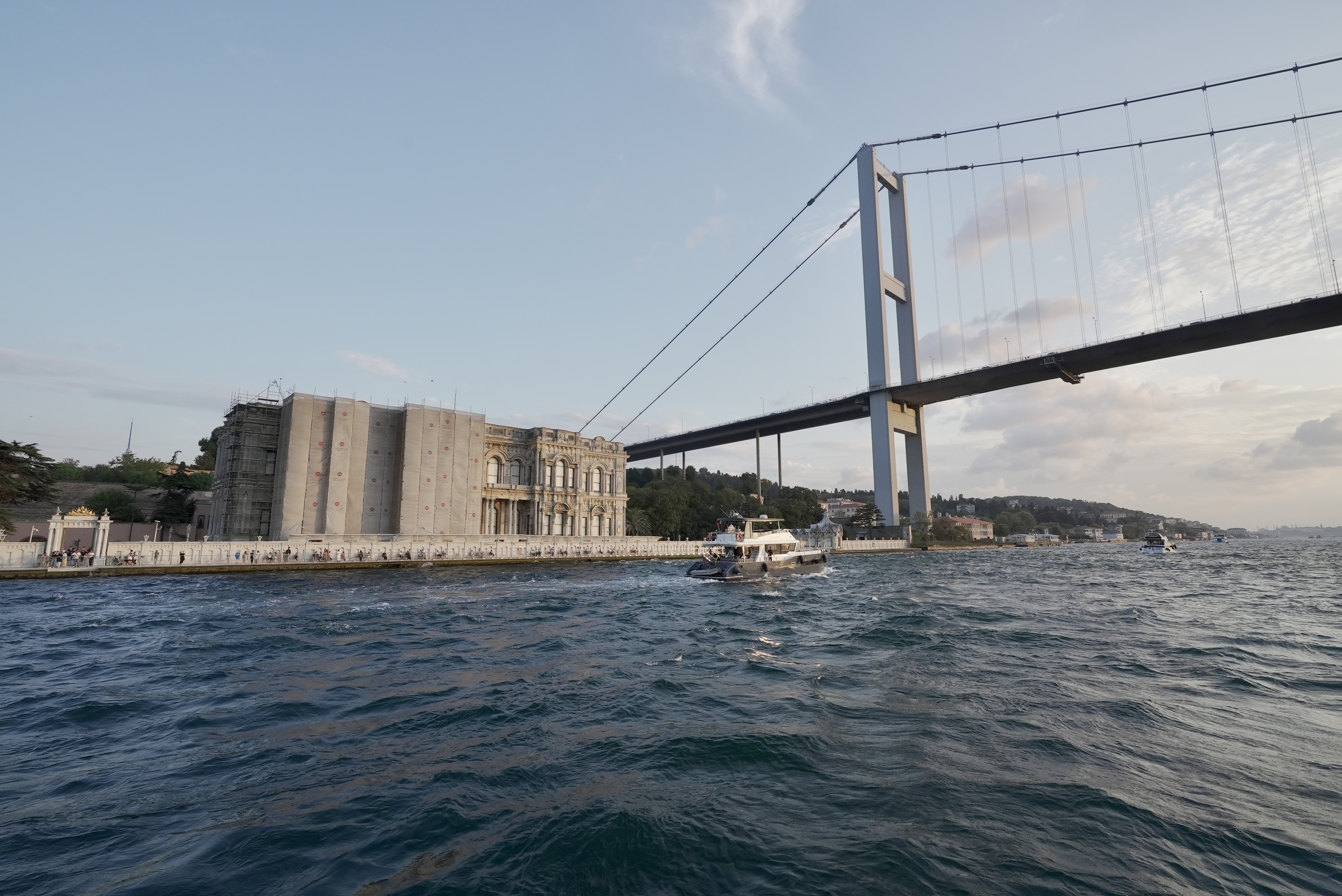 A glimpse of the Bosphorus Strait in Istanbul, Türkiye /CGTN