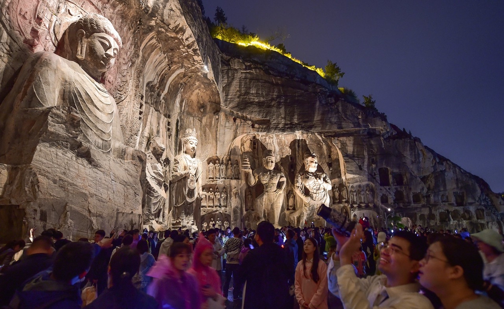 A photo shows crowds at the Longmen Grottoes on October 2, 2023 in Luoyang, Henan. /IC