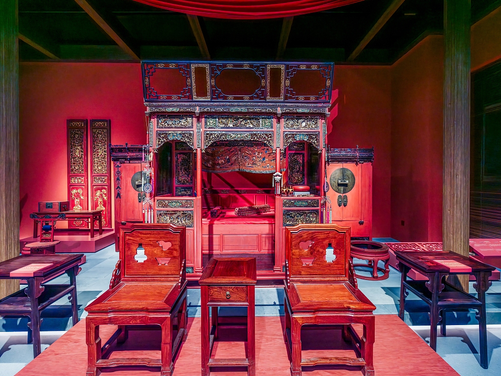 An exhibition showcasing the traditions of ancient Chinese weddings opens at the Zhejiang Provincial Museum in Hangzhou. /VCG 