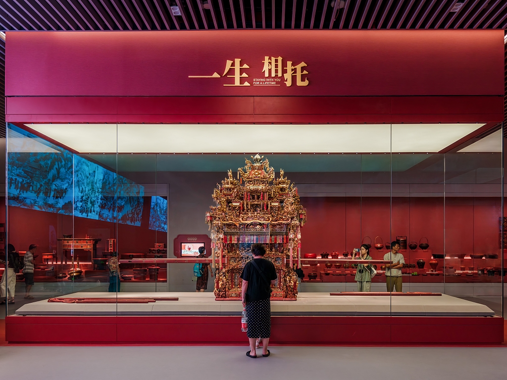 An exhibition showcasing the traditions of ancient Chinese weddings opens at the Zhejiang Provincial Museum in Hangzhou. /VCG 