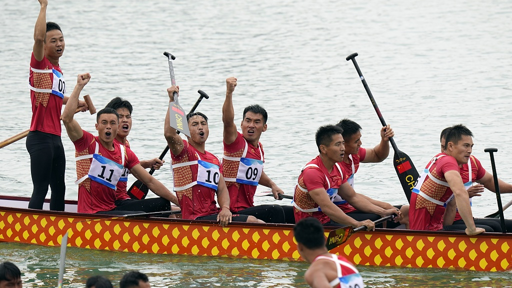 China's men's dragon boat team win the 500m final at the 19th Asian Games in Wenzhou, east China's Zhejiang Province, October 5, 2023. /CFP