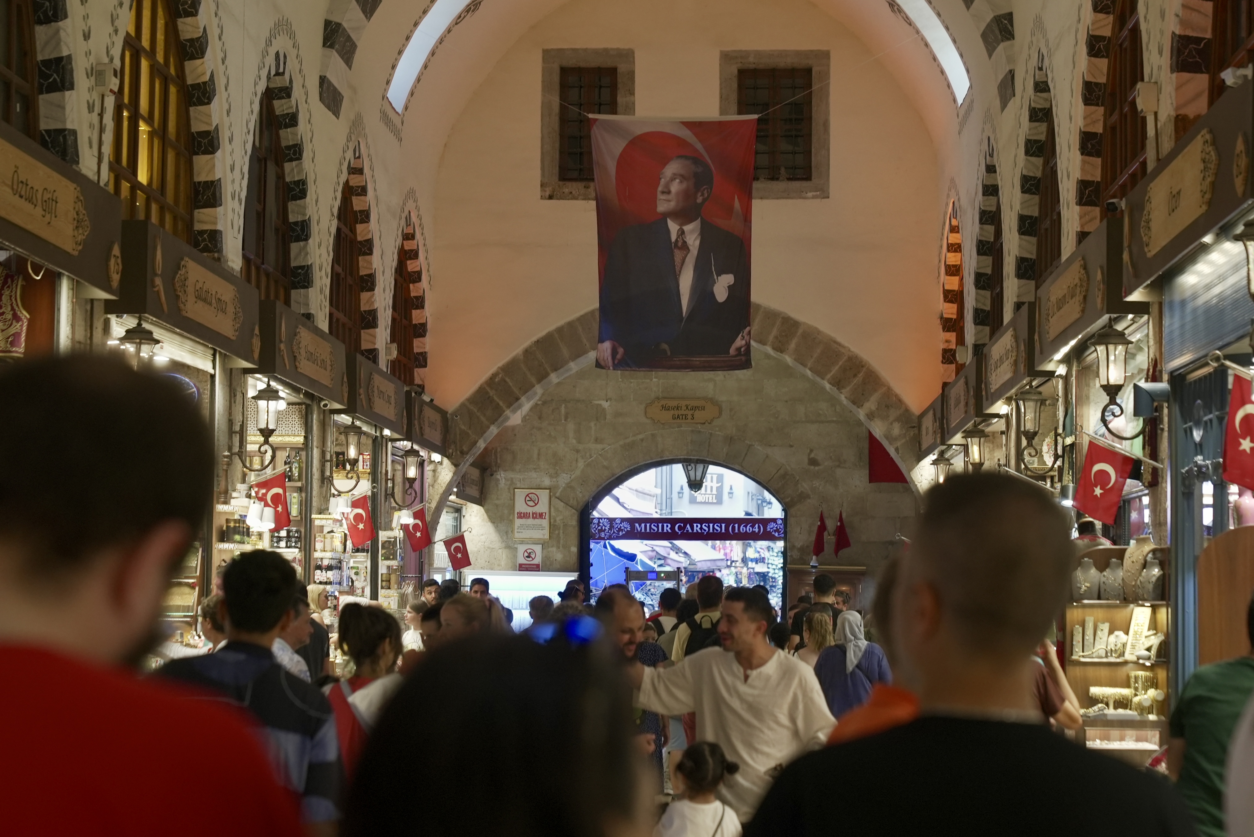 A glimpse of the Grand Bazaar, the oldest market in Istanbul, Türkiye /CGTN