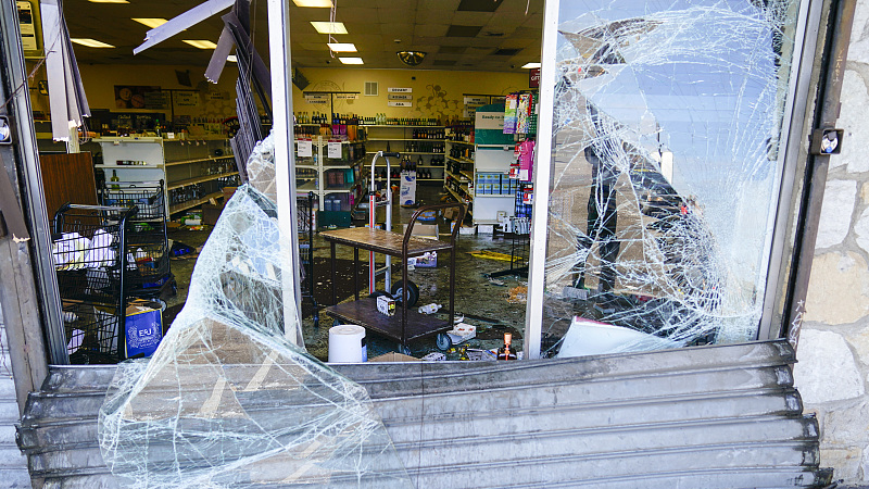 The aftermath of a ransacked liquor store in Philadelphia, Sept. 27, 2023. /CFP