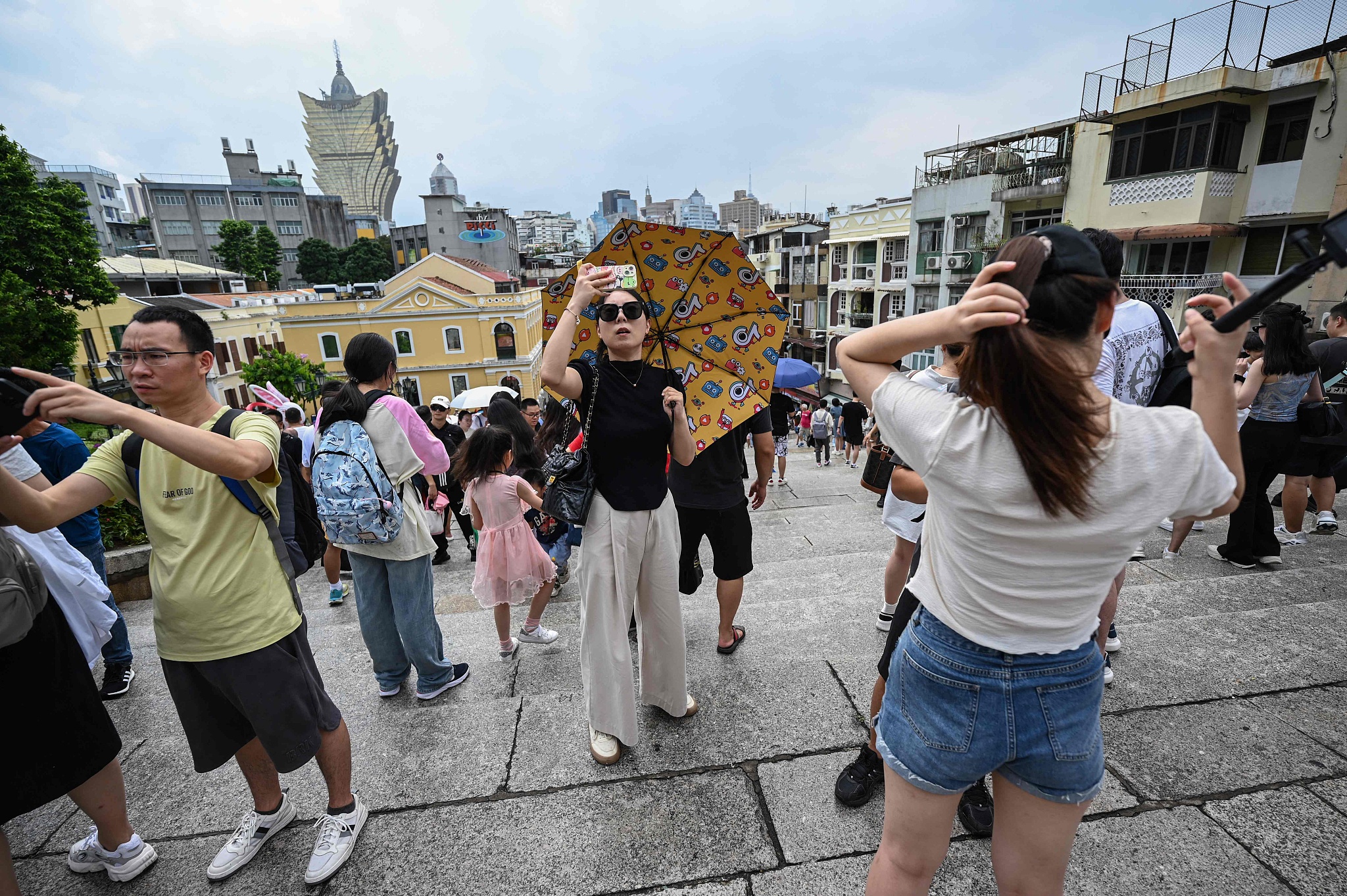 Tourists from the Chinese mainland visiting Macao during the country's week-long holiday at the start of October, 2023. /CFP