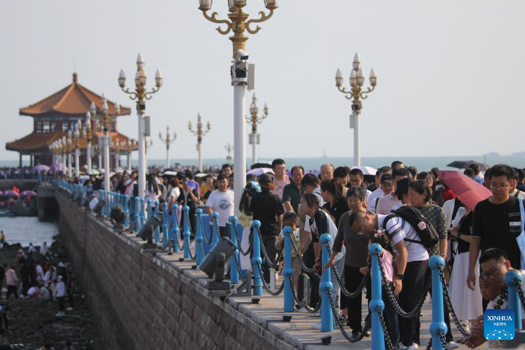 Tourists visit Zhanqiao scenic area in Qingdao, east China's Shandong Province, October. 3, 2023. /Xinhua