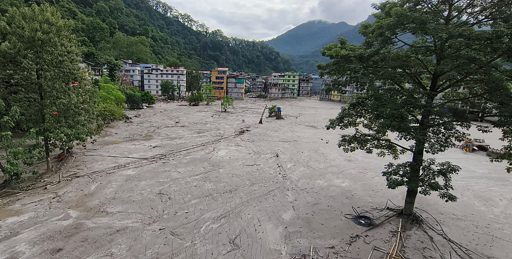 Buildings in Rangpo town in Sikkim, India inundated after flash floods triggered when South Lhonak Lake high in the mountains overflowed due to heavy rainfall on October 6, 2023. /CFP
