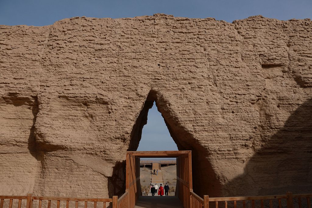 File photo shows the Yumen Pass, also known as Yumenguan or Jade Gate Passof Dunhuang City, Gansu Province, China. /CFP
