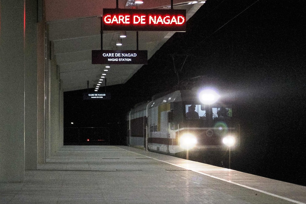 A file photo shows the first commercial train service of the Addis Ababa–Djibouti Railway carrying passengers from Addis Ababa arriving at a platform at Nagad railway station in Djibouti. /CFP