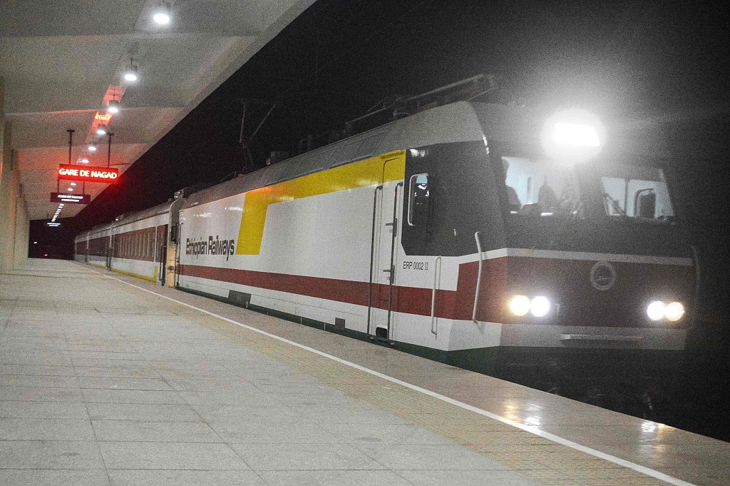 A file photo shows the first commercial train service of the Addis Ababa–Djibouti Railway carrying passengers from Addis Ababa arriving at a platform at Nagad railway station in Djibouti. /CFP