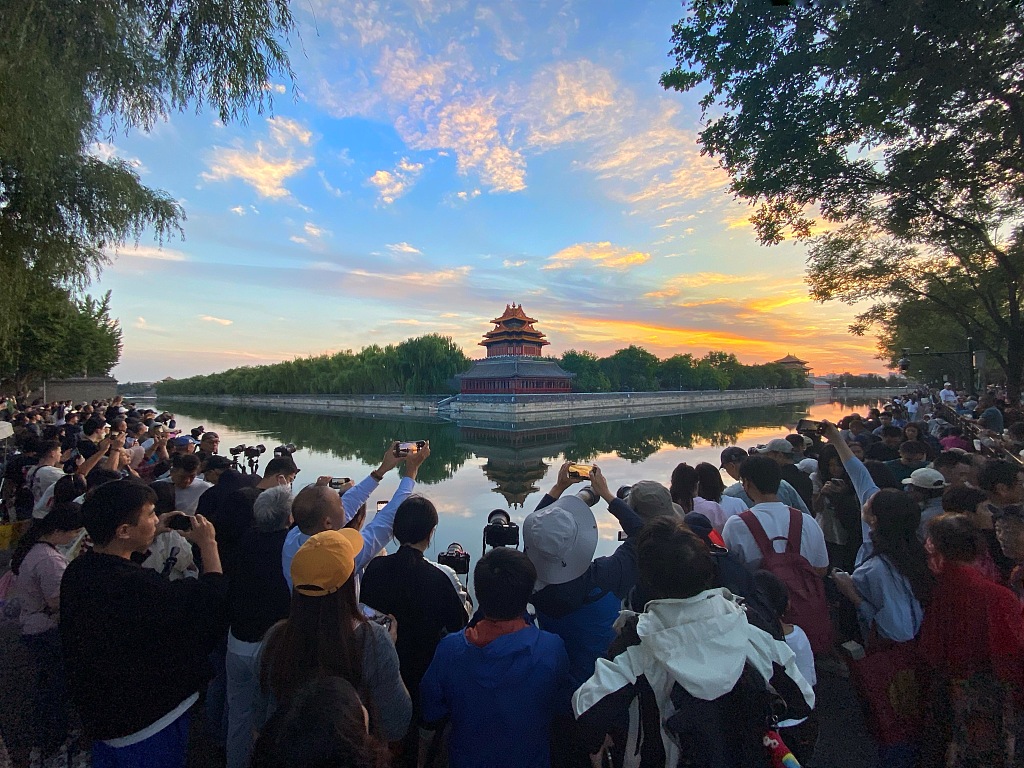 A photo taken on October 1, 2023 shows tourists taking pictures of the Corner Tower of the Forbidden City in Beijing. /CFP