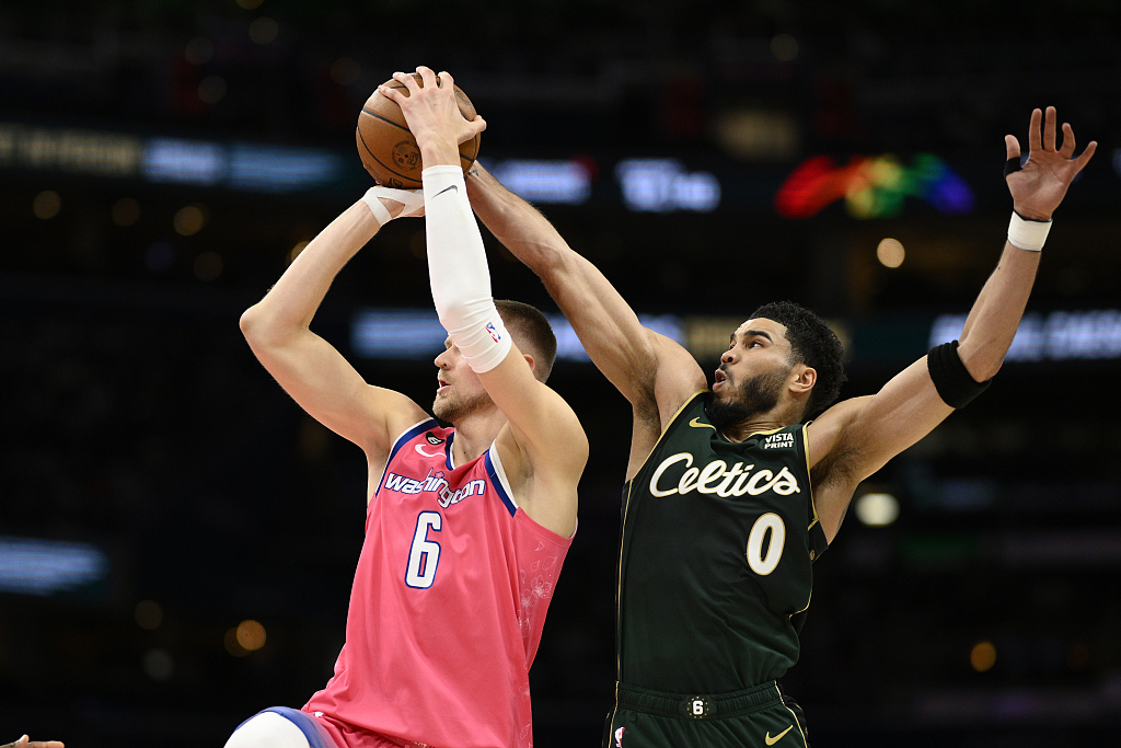 Jayson Tatum (R) of the Boston Celtics blocks a shot by Kristaps Porzingis of the Washington Wizards in the game at Capital One Arena in Washington, D.C., March 28, 2023. /CFP