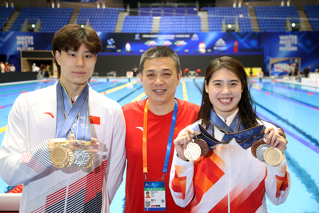 China's Qin Haiyang (L) and Zhang Yufei (R) at the World Aquatics Championships in Fukuoka, Japan, July 30, 2023. /CFP