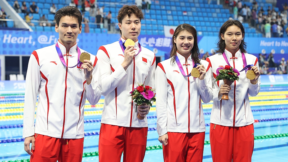 Qin Haiyang (2nd L), Zhang Yufei (3rd L) and teammates celebrate after the mixed 4x100m medley relay final at the 19th Asian Games in Hangzhou, Zhejiang Province, China, September 27, 2023. /CFP