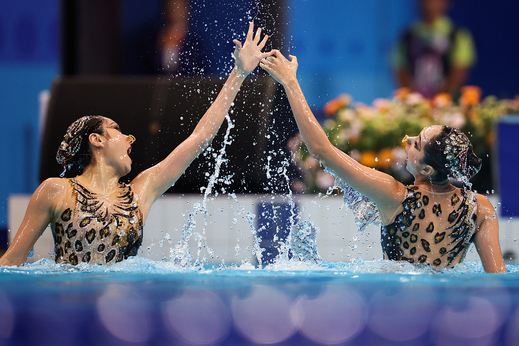 Wang Liuyi and Wang Qianyi of China perform in the duet free routine final of artistic swimming during the 19th Asian Games in Hangzhou, China, October 7, 2023. /CFP