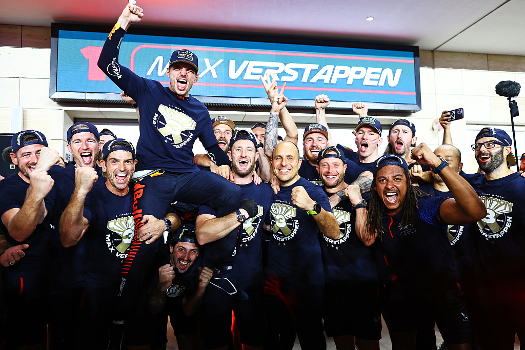 F1 World Drivers Champion Max Verstappen of Red Bull Racing celebrates with his team in the pitlane after the sprint race ahead of the F1 Grand Prix of Qatar in Lusail City, Qatar, October 7, 2023. /CFP