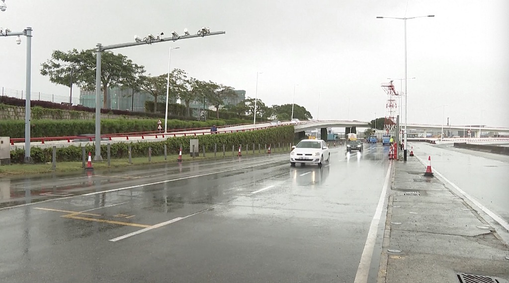 China's Macao Special Administrative Region prepares for the landing of Typhoon Koinu on October 8, 2023. /CFP