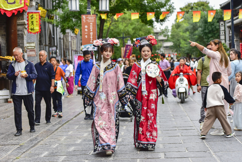 Hanfu tourism blossoms in China - CGTN