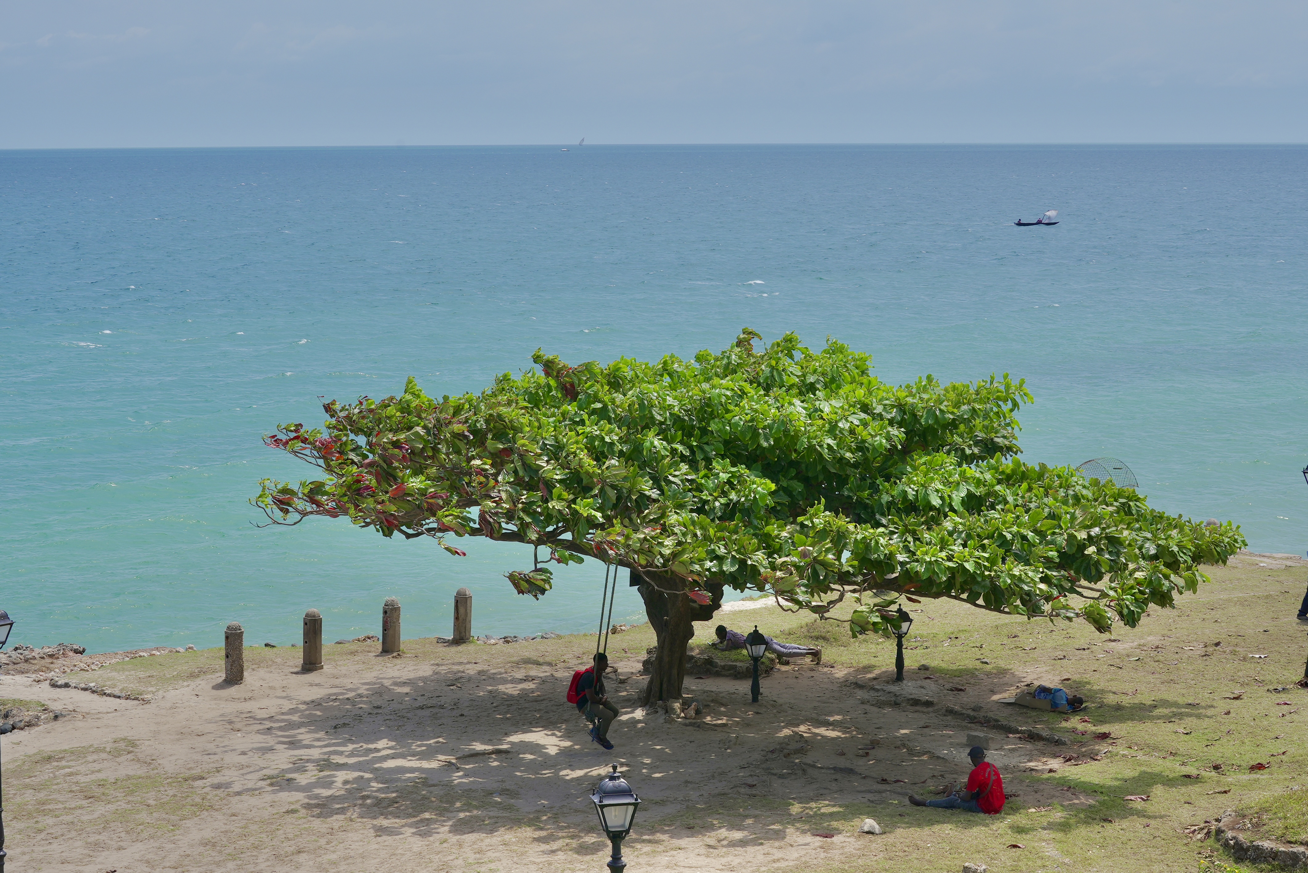 Local residents enjoy their leisure time on Zanzibar Island in Tanzania. /CGTN