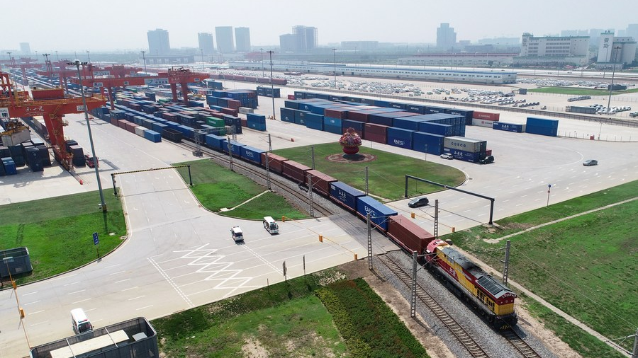 A China-Europe freight train, leaving for Kazakhstan from Xi'an International Port in Xi'an, northwest China's Shaanxi Province, July 29, 2022. /CFP
