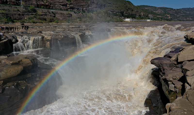 A rainbow arches over the Hukou Waterfall scenic spot in Linfen City, Shanxi Province, October 9, 2023. /CFP