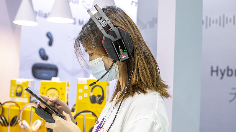 A visitor listens to music wearing headsets at Consumer Technology & innovation Show in Shanghai, June 9, 2021. /CFP