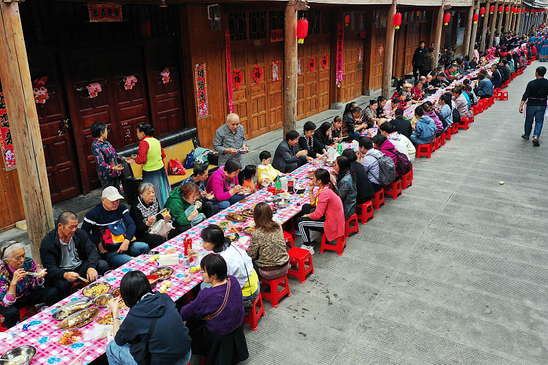 A feast is served to locals and visitors in Guilin City, Guangxi Zhuang Autonomous Region, October 10, 2023. /CFP