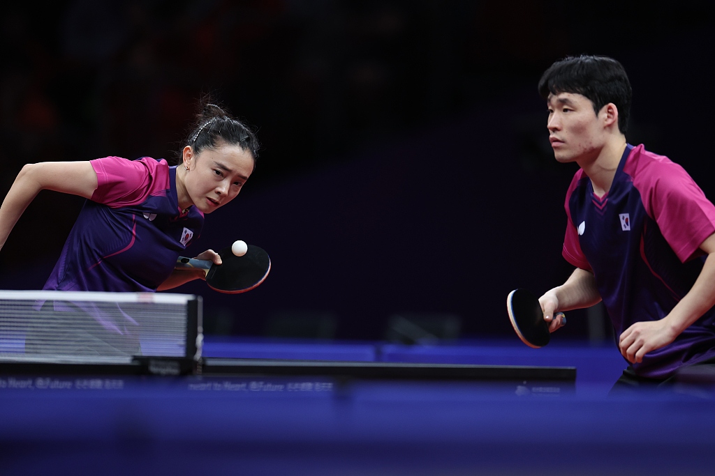 South Korea's Jang Woo-jin (R) and Jeon Ji-hee in action during the mixed doubles table tennis event at the 19th Asian Games in Hangzhou, China's Zhejiang Province, September 29, 2023. /CFP