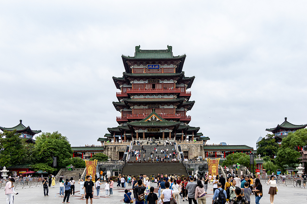 A photo taken on October 2, 2023 shows visitors outside the Pavilion of Prince Teng in Nanchang, Jiangxi Province, China. /CFP