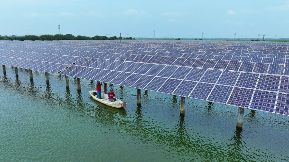 Solar photovoltaic panels are installed on Yaohu Lake in Nanchang City, east China's Jiangxi Province, August 15, 2023. /Xinhua