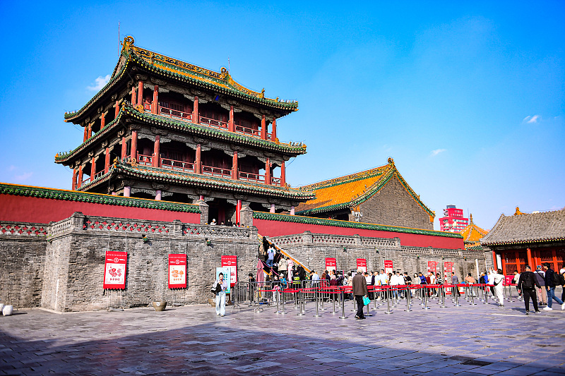 Local residents visit the Shenyang Palace Museum in Shenyang City, Liaoning Province, October 11, 2023. /CFP