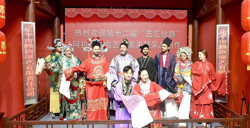Arabic artists dressed in Jiangxi Opera costumes pose for photos with Jiangxi Opera performers on October 10, 2023 during their visit to Leping City, Jiangxi Province. /CFP