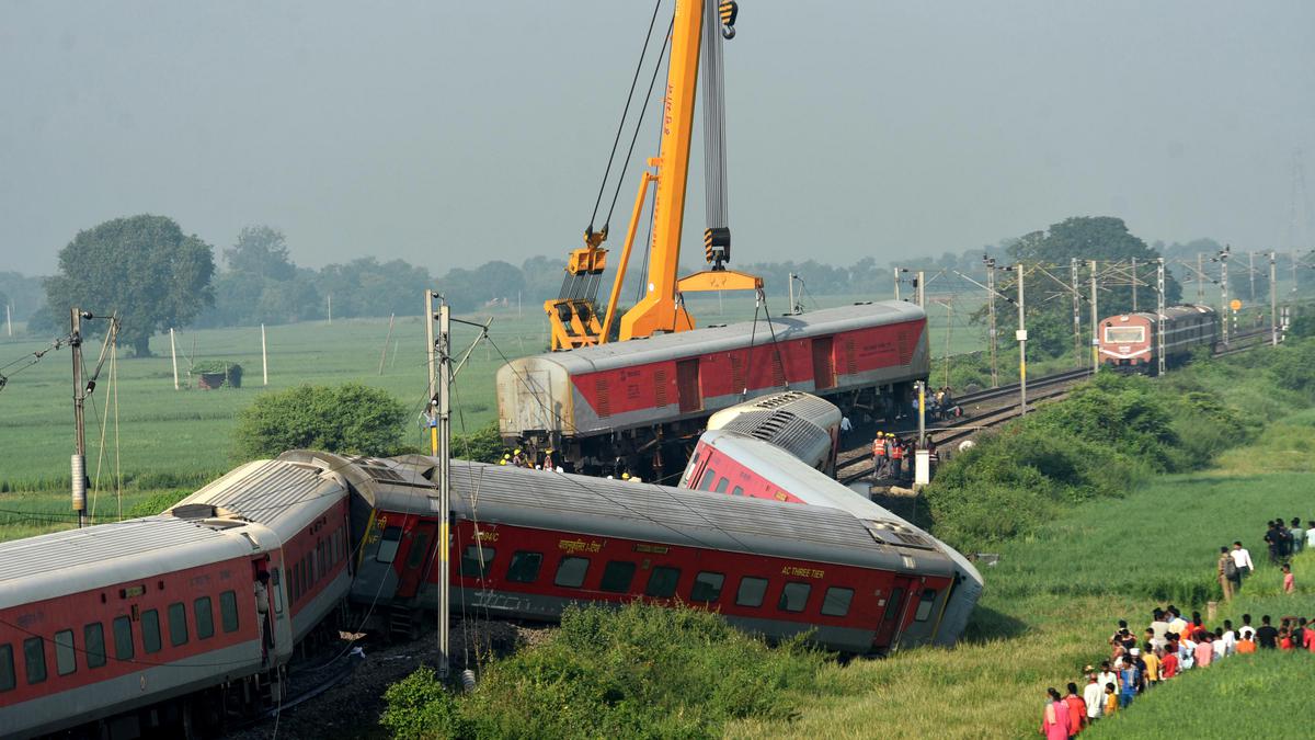 Rescue and relief operation at the site of the accident after bogies of North East Express derailed near Raghunathpur railway station in Buxar district, Bihar.  October 12, 2023. /Reuters