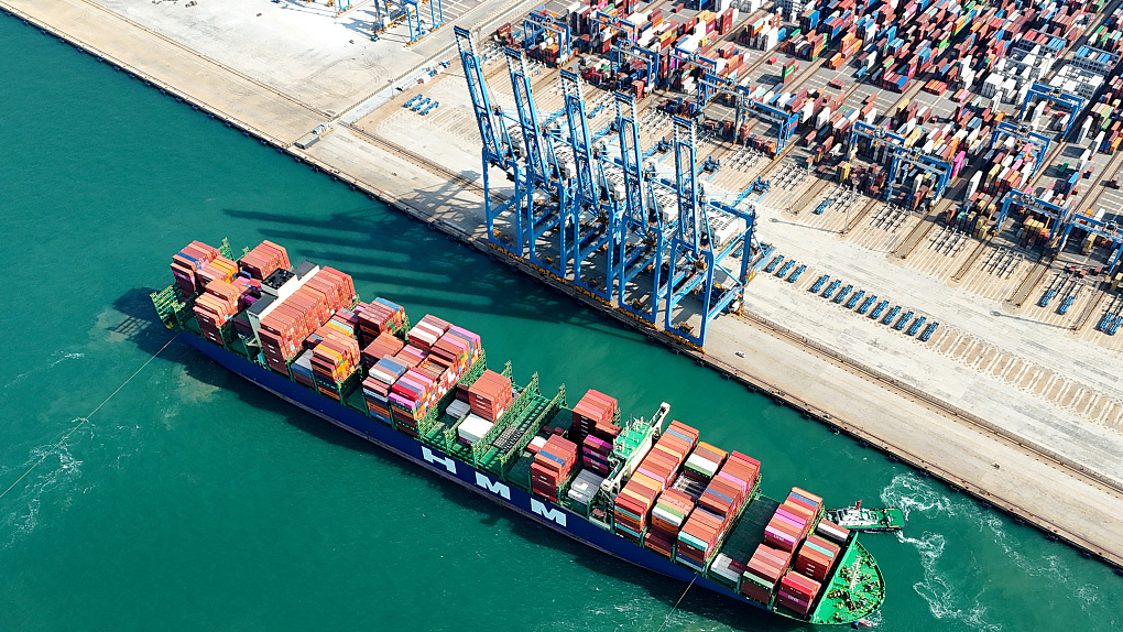 A cargo ship is slowly leaving the portin in Qingdao, Shandong Province, China, October 11, 2023. /CFP
