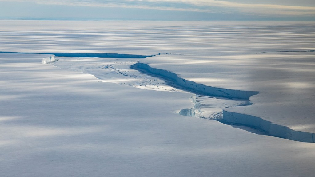 Study: over 40% of Antarctica's ice shelves lost volume in 25 years