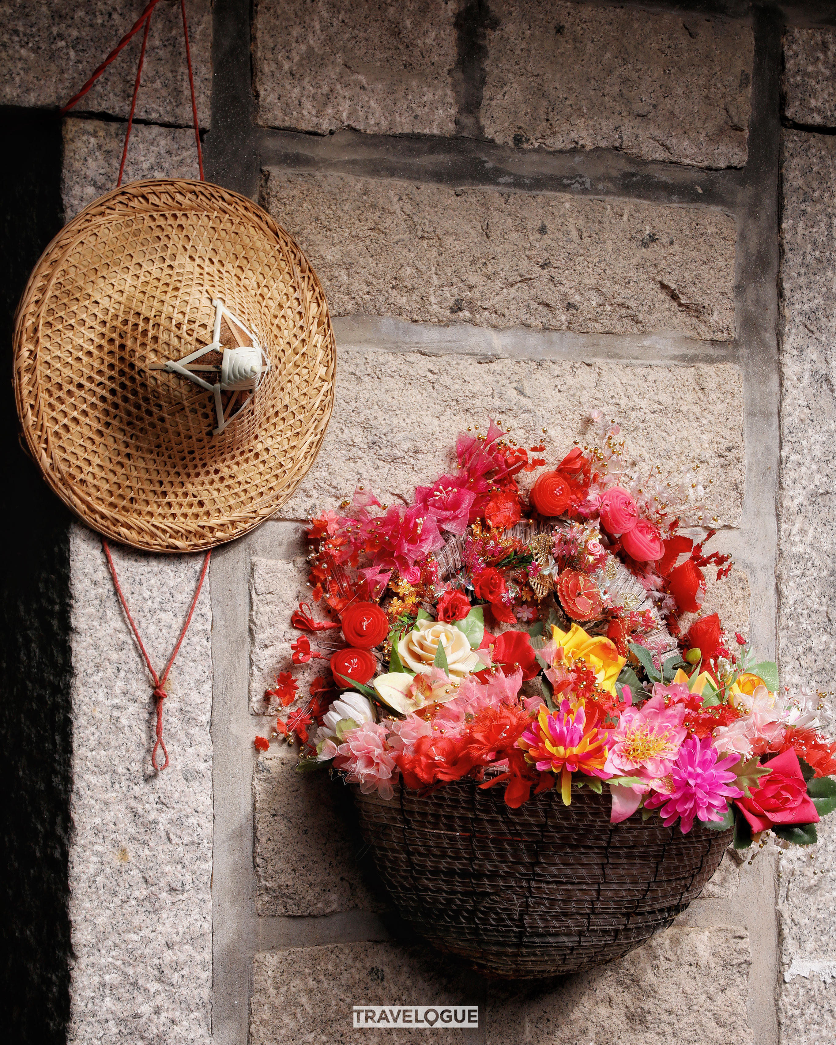 A photo shows how people in Quanzhou use flowers to decorate their houses. /CGTN