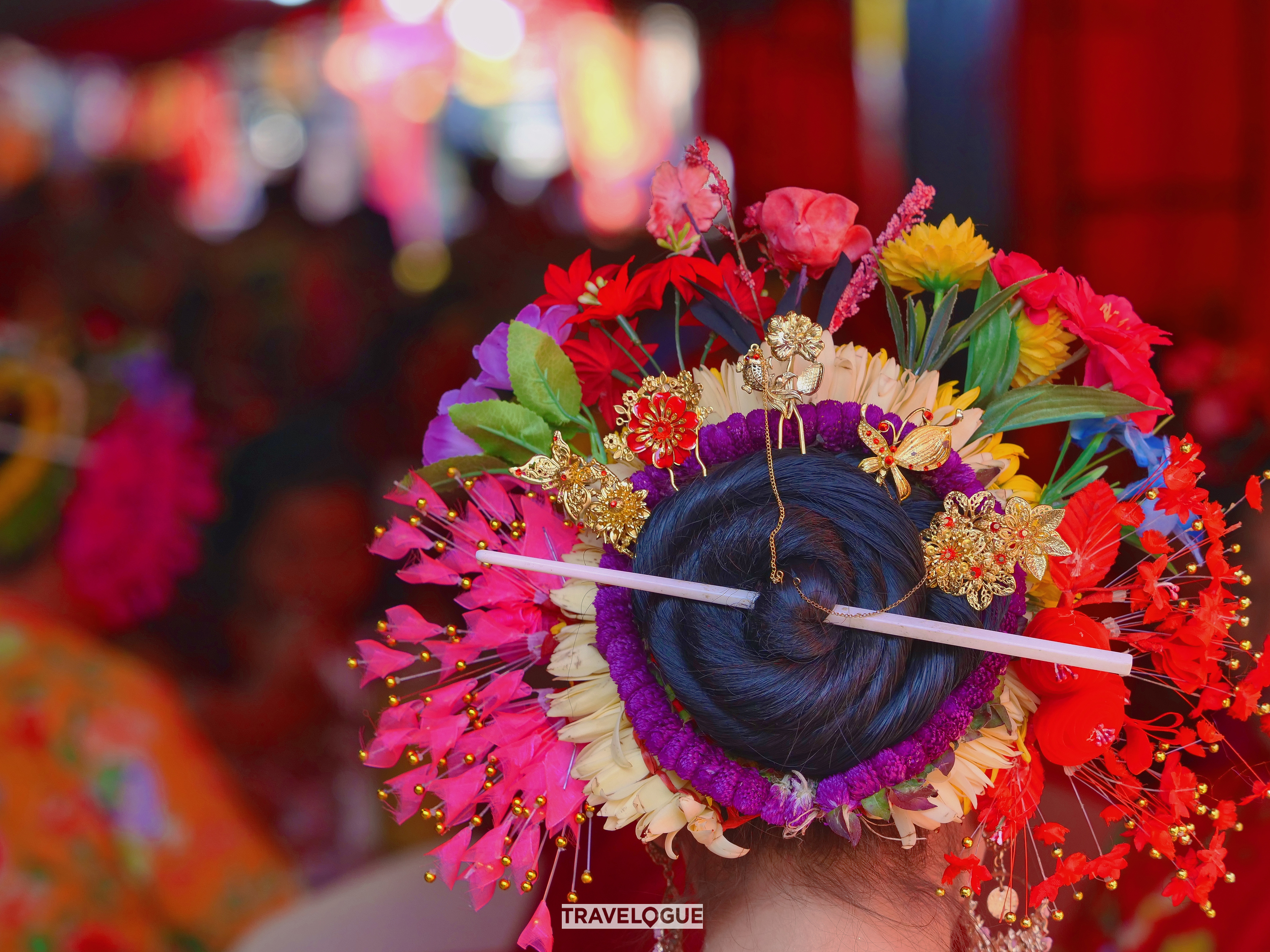 There are many ways to knit the Zanhuawei hairstyle popular with women in Quanzhou, Fujian Province. /CGTN