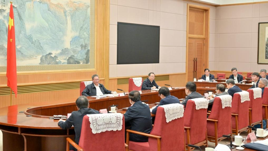 Chinese Premier Li Qiang presides over a symposium on the economic situation attended by economists and entrepreneurs in Beijing, China, October 13, 2023. /Xinhua